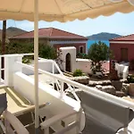 Chic & Modern With Swim Access Ferienhaus