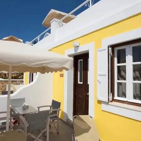 Chic & Modern With Swim Access 別荘 Chalki Town