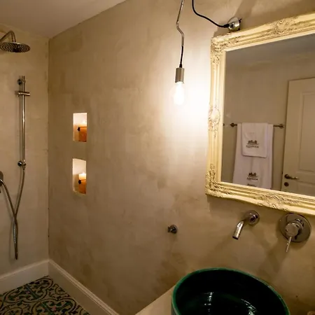 Chic & Modern With Swim Access Ferienhaus