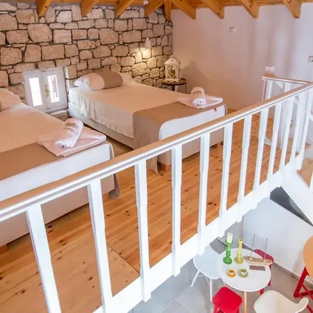 Chic & Modern With Swim Access Ferienhaus Chalki Town