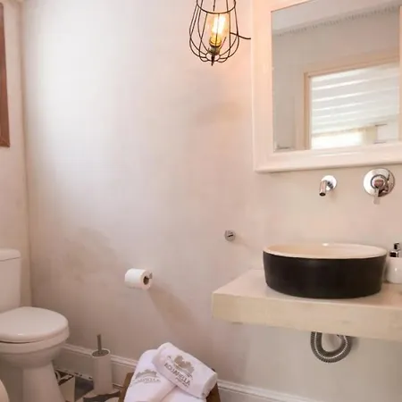 Hébergement de vacances Chic & Modern With Swim Access *