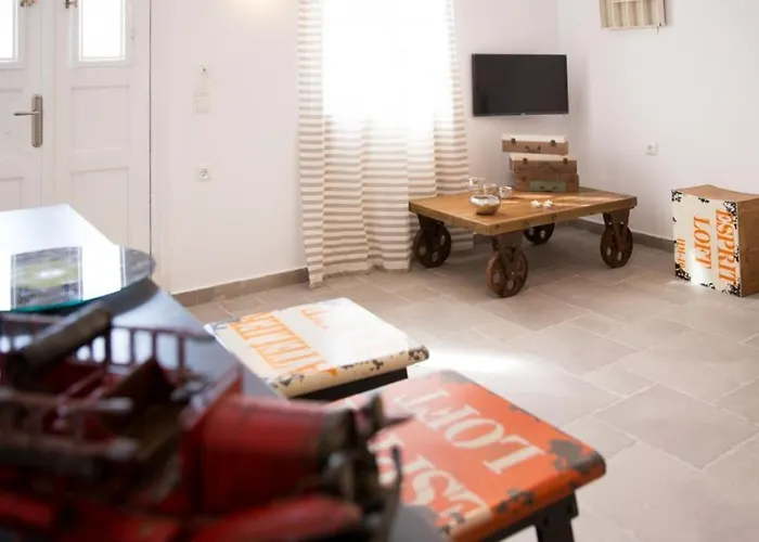 Chic & Modern With Swim Access