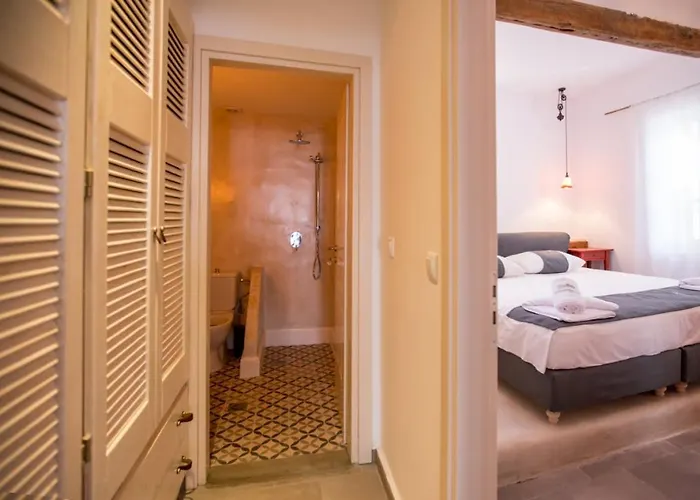 Case de vacanță Chic & Modern With Swim Access *